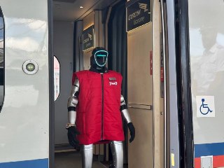 РЖД представила робота-проводника для обслуживания пассажиров
